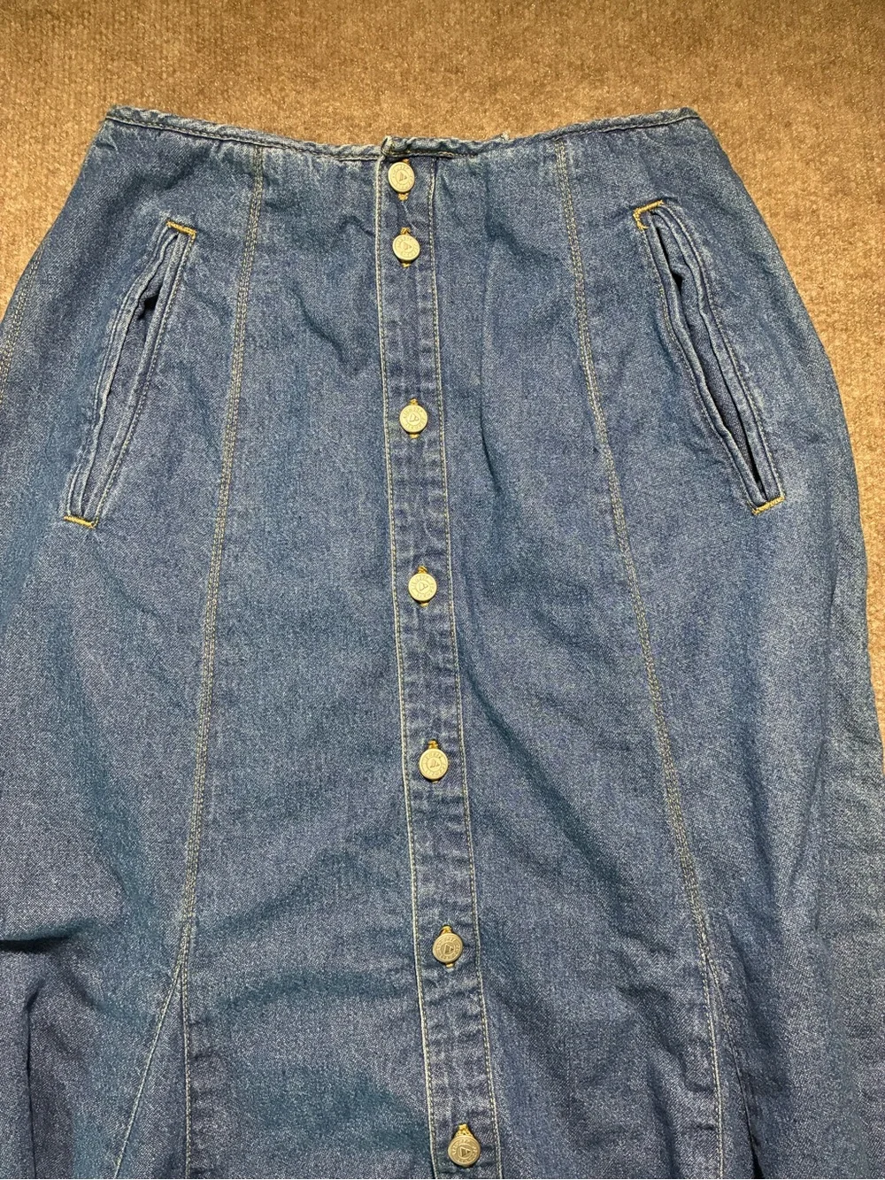 Liz wear Button-Front Denim A-Line Skirt